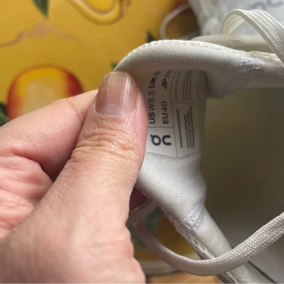 On Cloud Running White Low-Top Mesh Trainer 8.5 - Picture 12 of 15